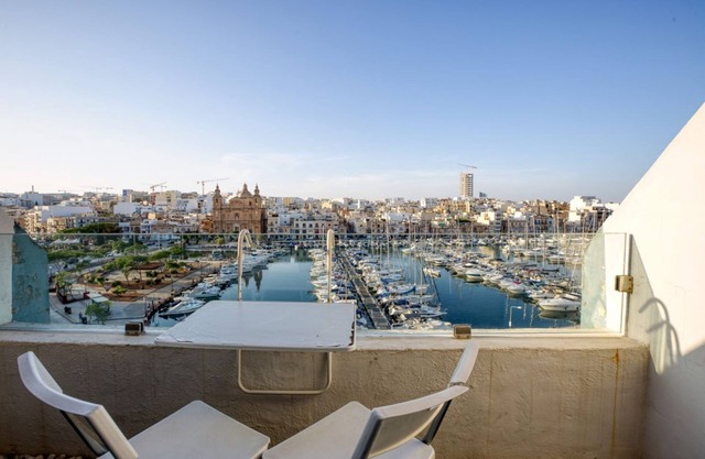 Seafront 3 bedroom apartment
