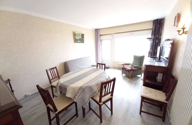 Seafront Apartment with Terrace - 2 Bedrooms, Pets Allowed