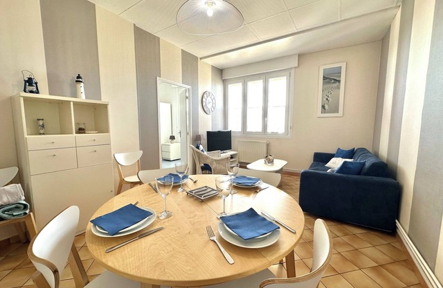 Seafront apartment ideal for families!
