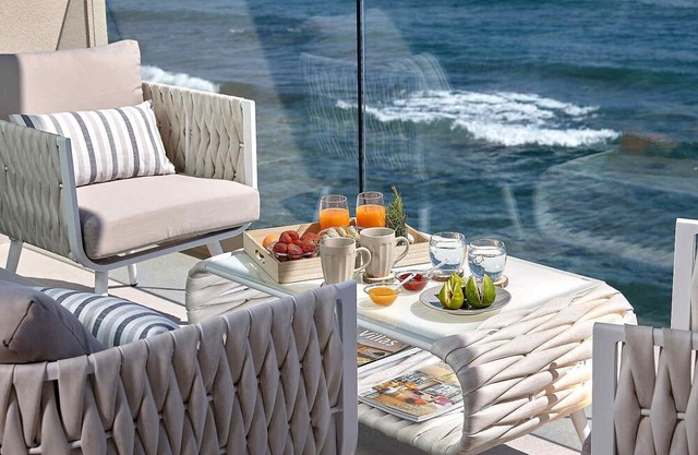 Seafront Apt by Myseasight.com, with Seaview, infinity pool, direct on the beach