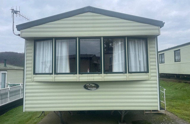 Seafront Cozy Static Caravan with Sea Vievs