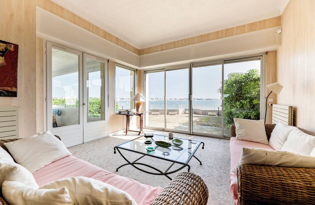 Seafront family villa with private beach access. Absolute calm!