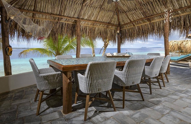 Seafront Villa with Beautiful Tropical Garden 2 - 10 Persons