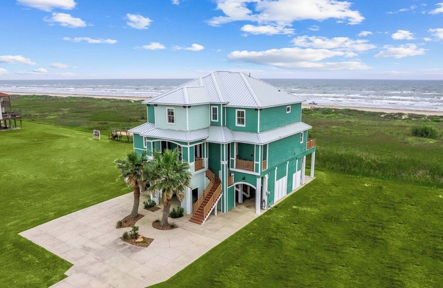 Seahorse Beachfront Model - Luxury 5 Bed/5 Bath with Elevator & Cabana Service