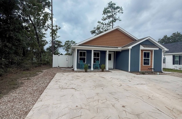 "Seas The Day" in this newer construction home located in Crawfordville.