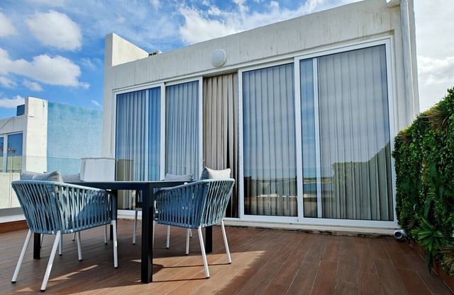 Seascape 19: Modern 2-Bedroom Apartment with Stunning Sea Views in Il-Mellieħa
