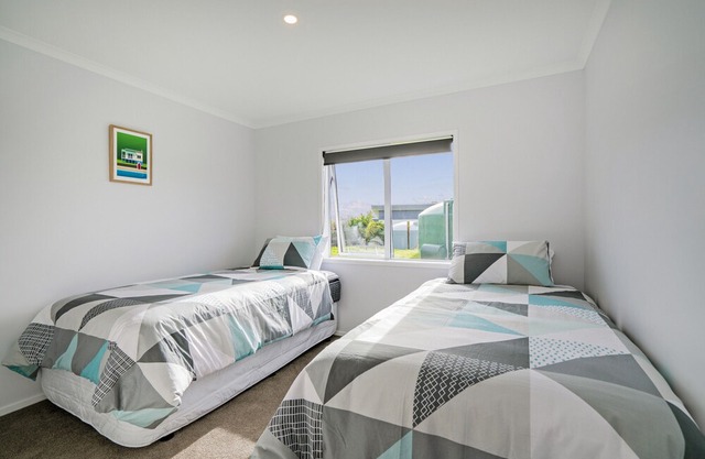 Seascape - Cooks Beach Holiday Home, COOKS BEACH