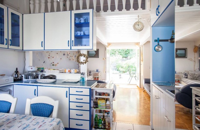 Seaside apartment with a beautiful private garden