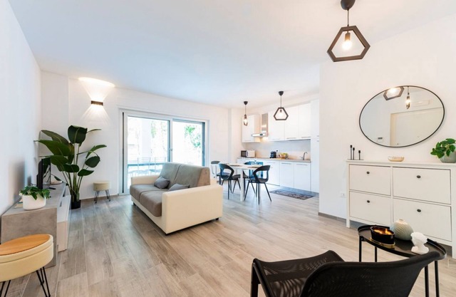 Seaside Exclusive Retreat with Balconies & Parking