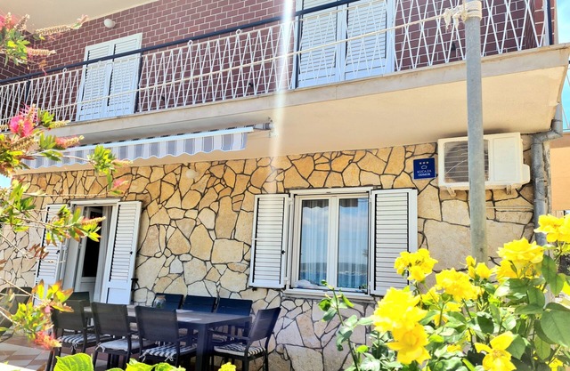 Seaside holiday house Kukljica, Ugljan (K-24011)