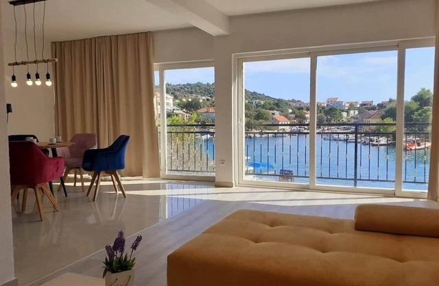Seaside holiday house Ražanj, Rogoznica (K-19159)