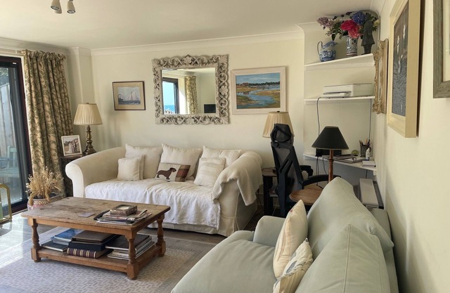 Seaside property & private garden with immediate access to Seagrove Bay