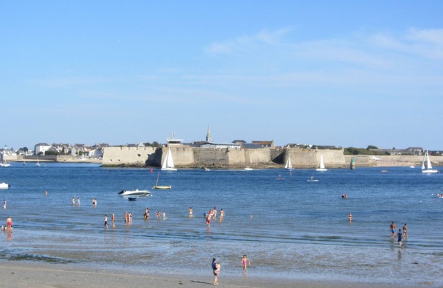 Seaside Renovated house 50 m from Nourriguel beach