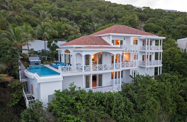Seaside Splendor at Villa Como with Jacuzzi & Optional Heated Pool