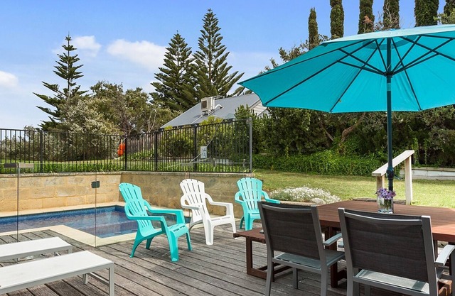 Seaside Splendour - House with Pool, Spa and a walking distance to Sorrento