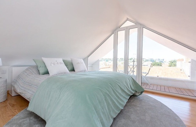 Seaside With a View - 200m away from the beach!