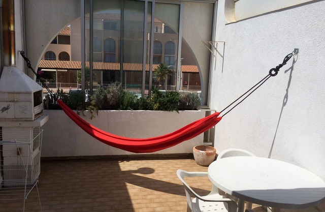 Season 2022 of T.2 of 32 M² + terrace and parking close to the beaches