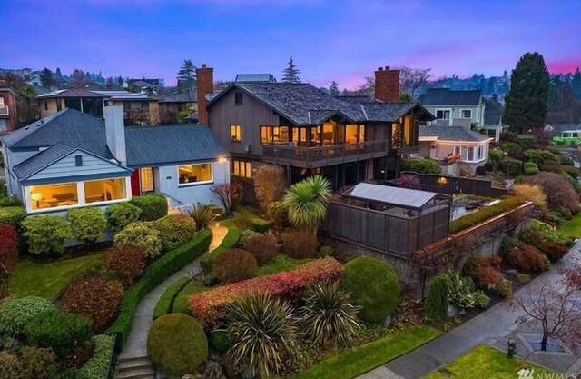Seattle Vacation Home: Magnolia home with a beautiful view!