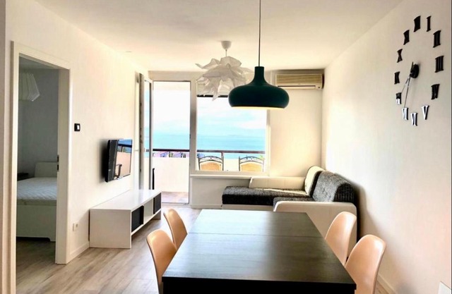 Seaview Apartment