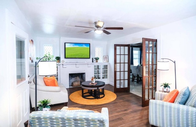 Seaview Ave House-4BR/8PPL Retreat