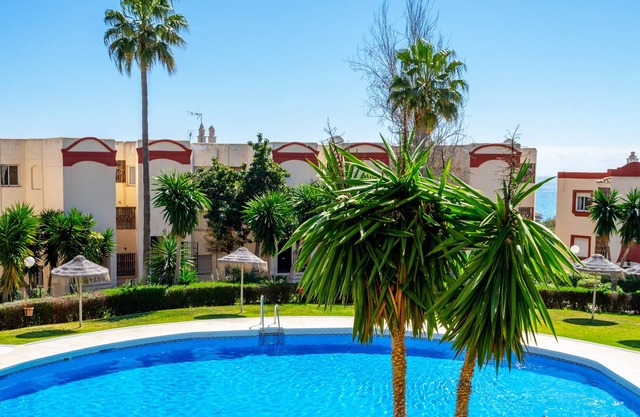 Seaview flat with pool in Mijas Costa Ref 17