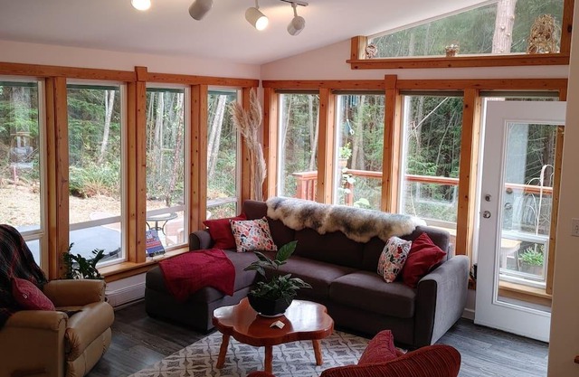 SeaView Getaway Vacation Home Rental-minutes from the beach.