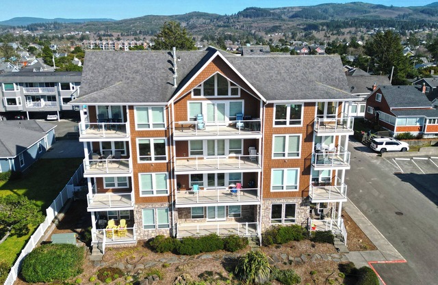 SEAVIEW JEWEL at Seaside Beach: Ocean Front