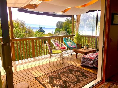 Seaview Sanctuary - stunning sea and bush location