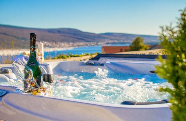 Seaview Villa in Kornic Kvarner with Outdoor Jacuzzi