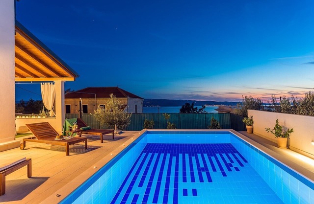 Seaview Villa Lemaro, a 2-bedroom villa with a 28 sqm private pool in Krilo Jesenice
