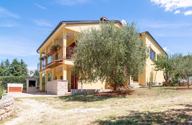 Secluded Apartment in Poreč with Garden