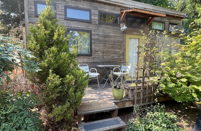Secluded, Cabin-Like Tiny Home In Beautiful Montavilla!