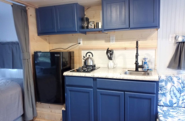 Secluded Camper on 5 private acres w/hot shower