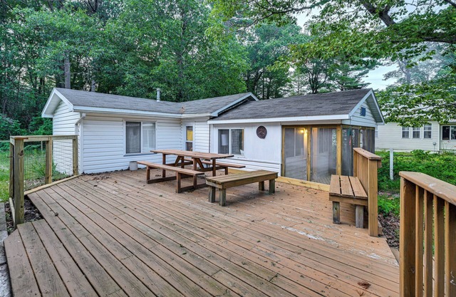 Secluded East Tawas Cabin w/Private Beach Access!