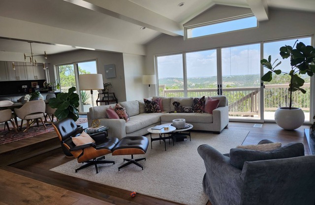 Secluded Hilltop House with Texas Hill Country Views. Close to Downtown and UT