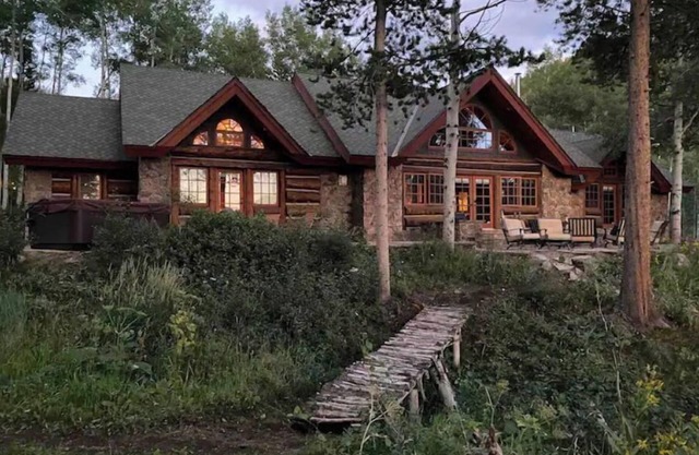 Secluded log cabin along serene Hurd Creek ♥