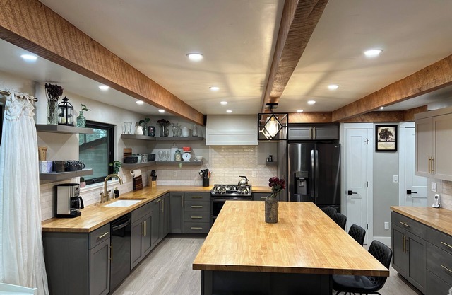 Secluded Luxury: Your Private Farmhouse Homestead Retreat in Bend