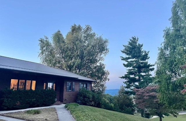 Secluded Mountain Retreat w/360° Views & Fire Pit
