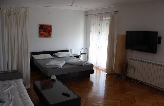 Second Floor apartment with approx. 40m ² air conditioning, balcony, panoramic sea view