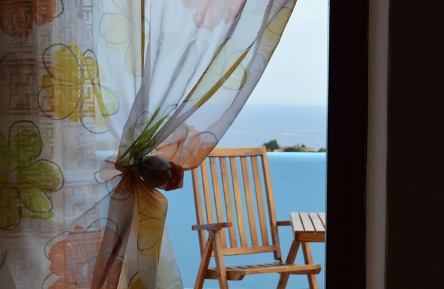 Second floor apartment with wonderful sea view terrace