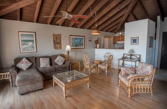 Second-Floor Condo near the Beach w/ Garden View, Lanai & Shared Pool/Hot Tub!