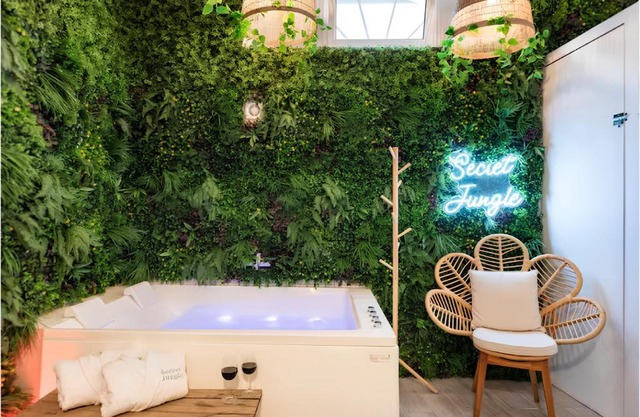 Secret Jungle Bordeaux Chartrons - Hyper-Centre Jacuzzi Bain Balnéo & Home cinéma