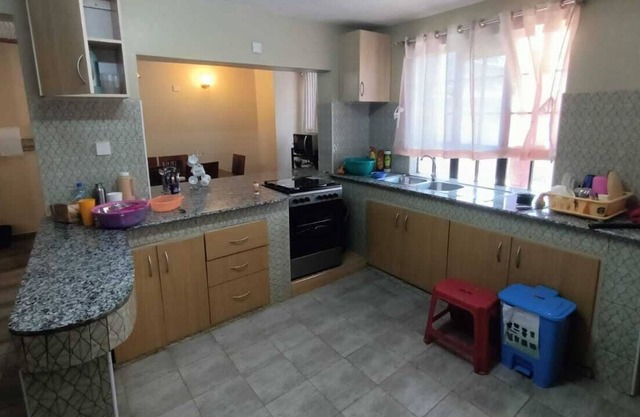 Secure spacious 4 bed, own compound, 3 miles to the international Airport, SGR
