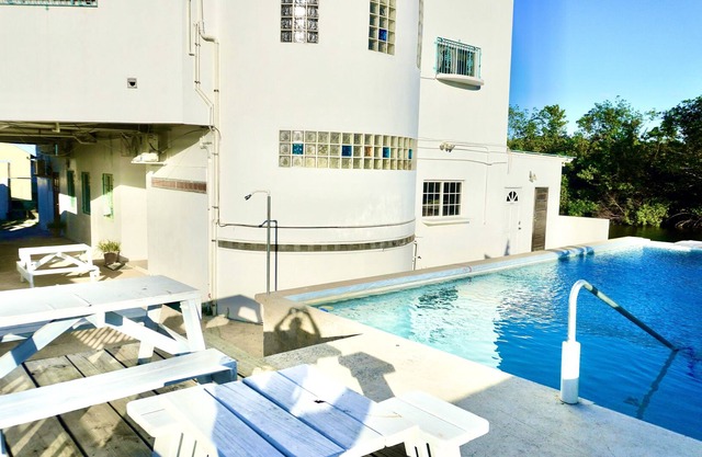 See Belize SUNRISE 2-bed Studio, 1st Floor with Infinity Pool & Overwater Deck