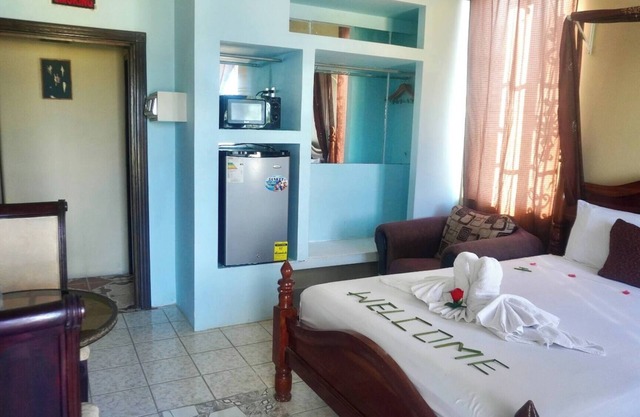 See Belize TRANQUIL SeaView Studio with Balcony, Pool, Deck & Kitchenette 2nd FL