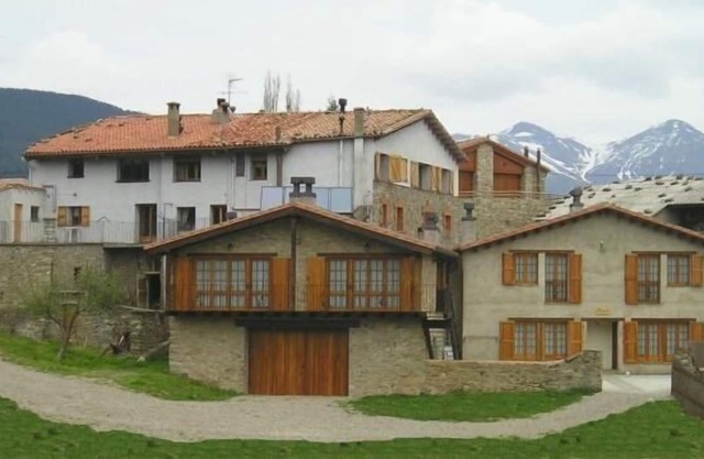 Self Catering Tubau People 