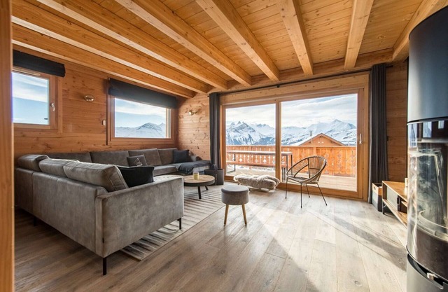 Semi-detached chalet near the slopes with panoramic views