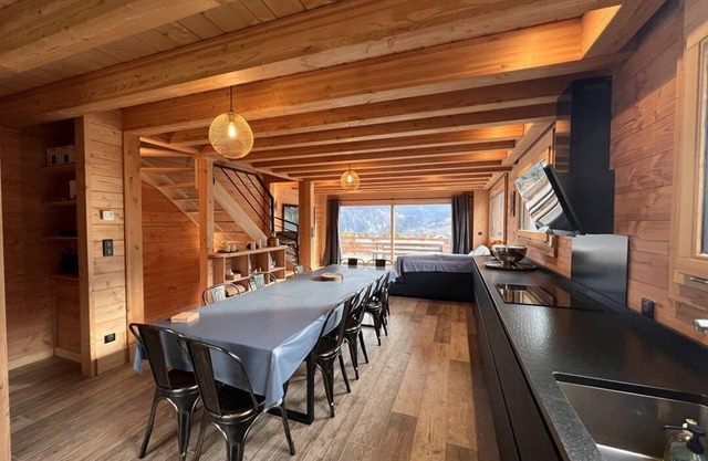Semi-detached chalet near the slopes with sauna