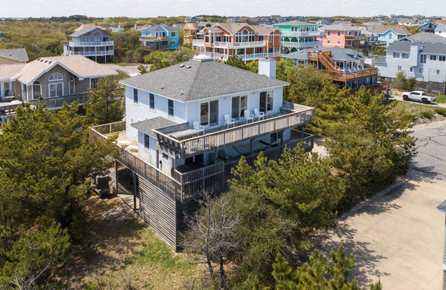 Semi-ocean front stunner, beautiful views, great amenities