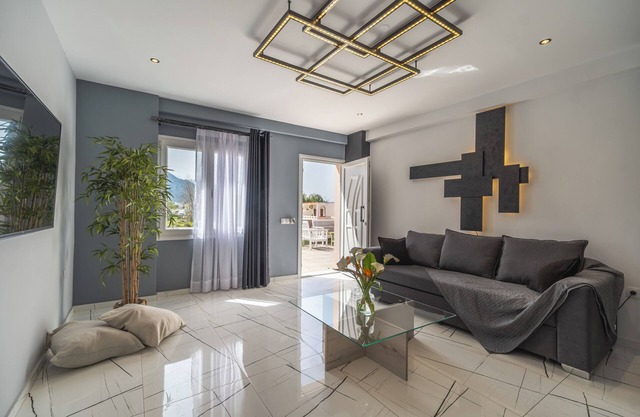 Semiso Beach Suites- 1 bedroom Apartment